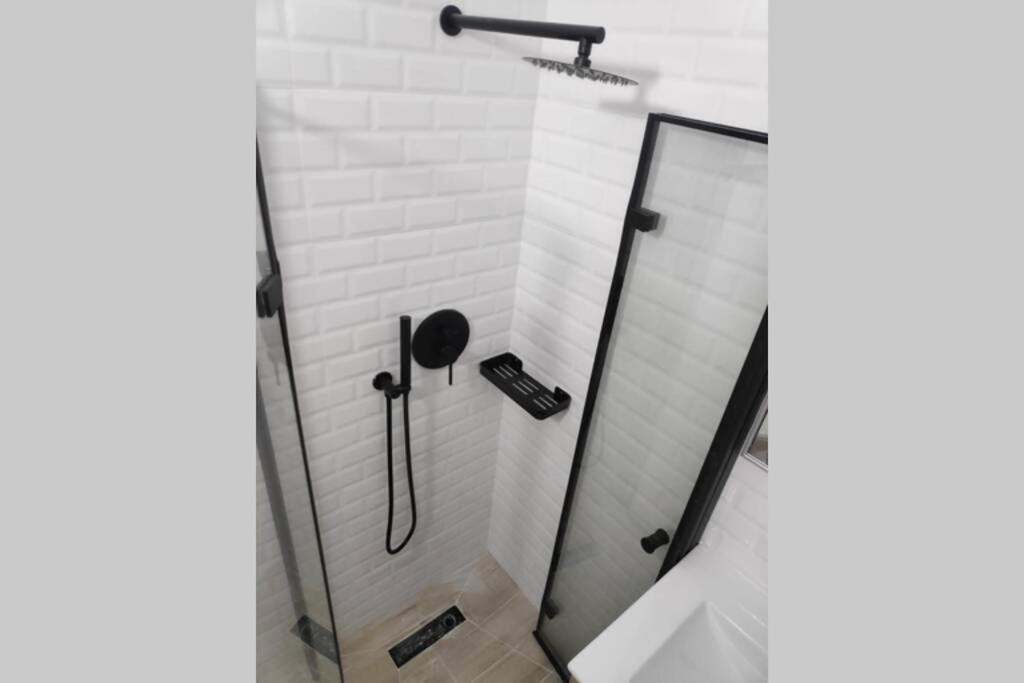 Centrally-Located Quiet Cozy Loft Apartment Beersheba Luaran gambar
