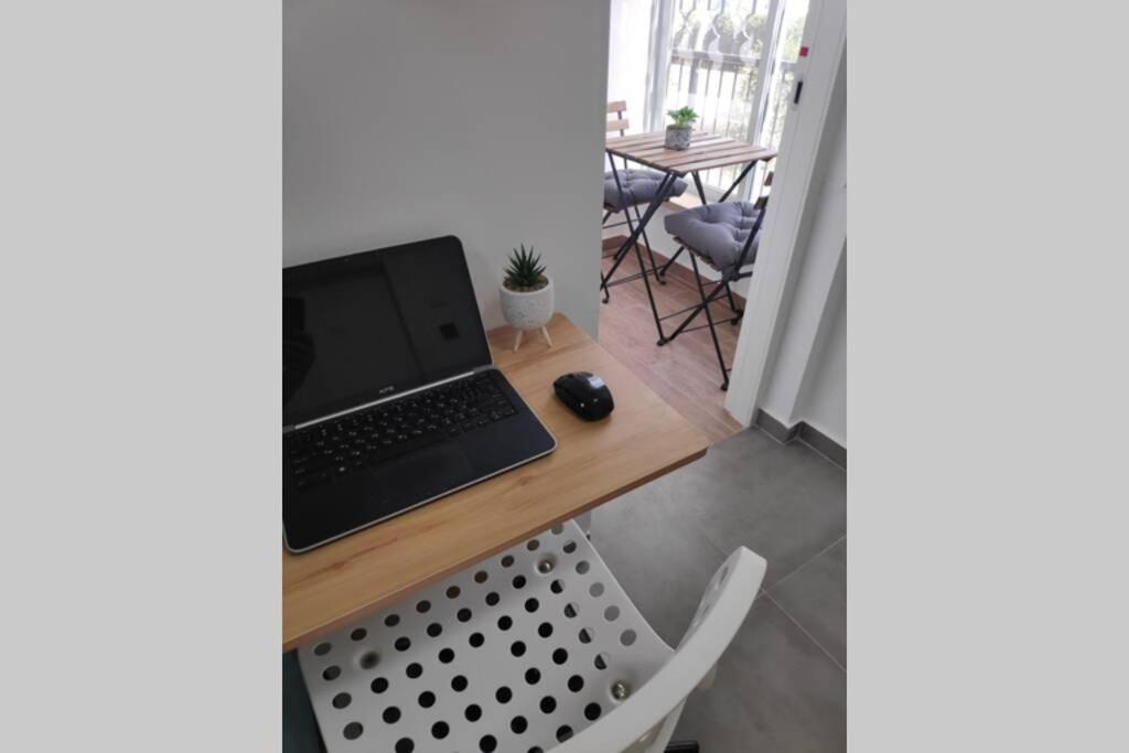 Centrally-Located Quiet Cozy Loft Apartment Beersheba Luaran gambar